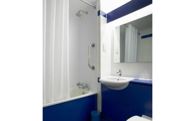 Travelodge Birmingham Central Broadway Plaza