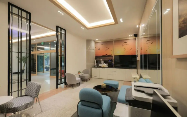 Elysian Hotel