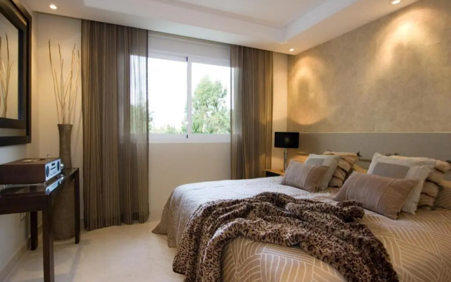Heaven Beach Apartments, Apt 402