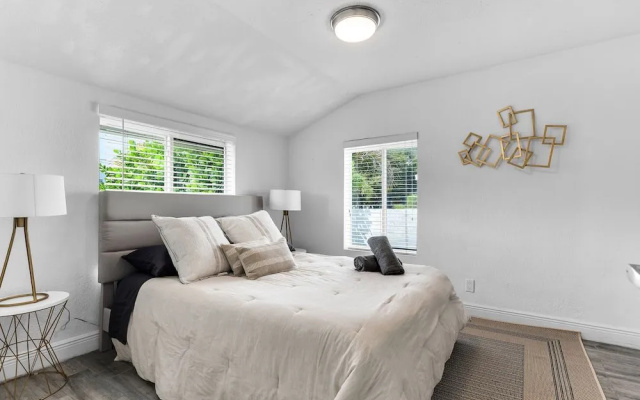 Design District Luxe 3BD Home