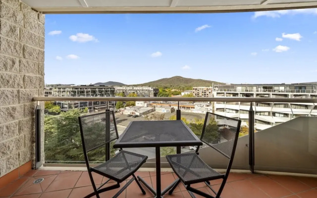 Inner-city 2-bed With Parking, Pool, Gym & BBQ