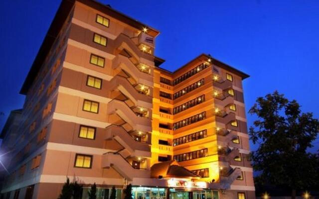 The Canal Hotel Бангкок вид на фасад