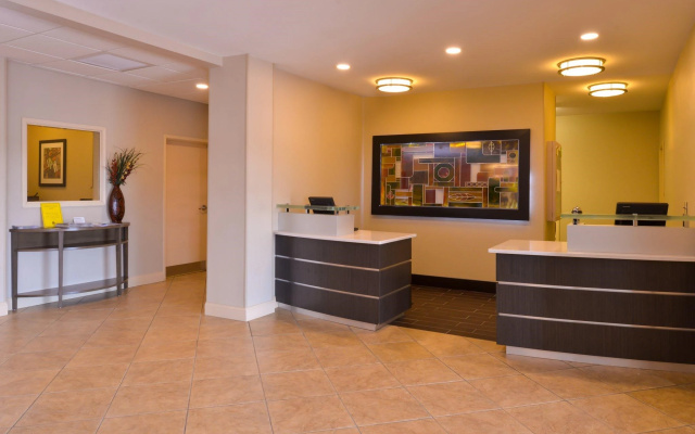 Candlewood Suites Bloomington-Normal
