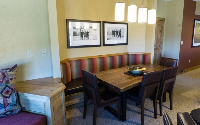 Deluxe condo in newly remodeled Grand Summit Hotel by RedAwning - Save 20% on 7+ Nights!
