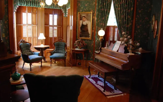 Squiers Manor B&B