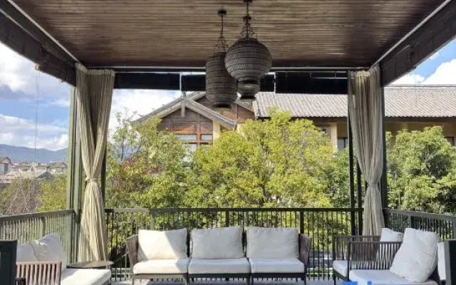 Shirley villa garden holiday villa