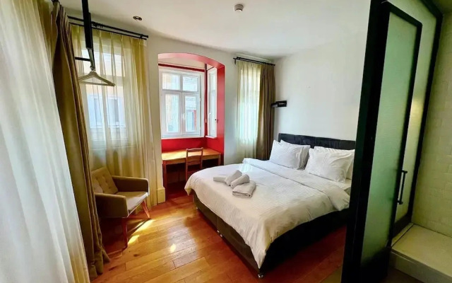 Galata Port Flats Chakra 2