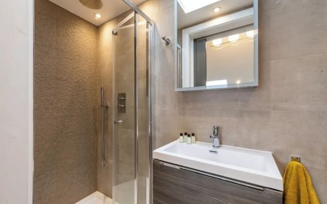 Apartment - Sleeps 4 & Free Parking