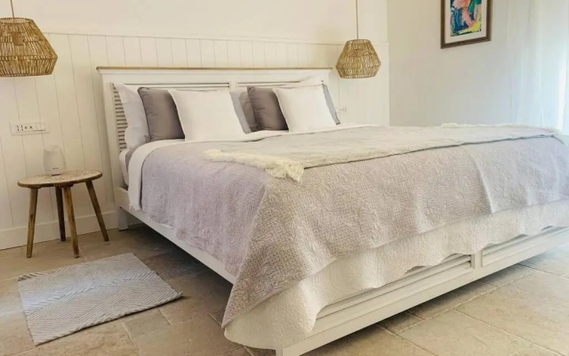 Mediterranean Luxurious Apartment