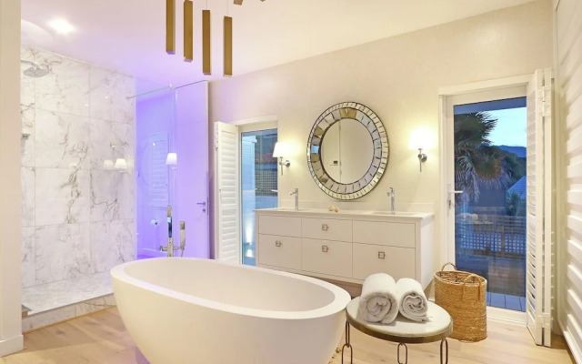 YOLO Spaces - Clifton Private Beach Villa