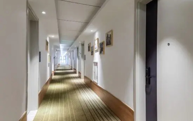Xicheng Yiju Hotel ( Wuhan Railway Station& Wuhan Happy Valley)