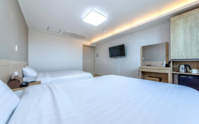 Jungmoon J Hill & City Hotel
