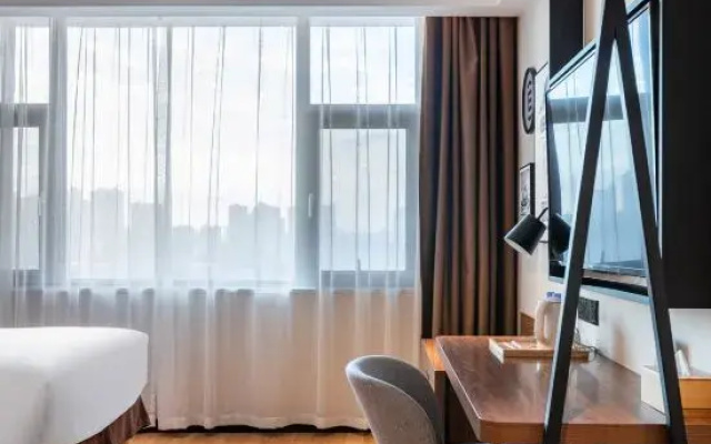 Xicheng Yiju Hotel ( Wuhan Railway Station& Wuhan Happy Valley)