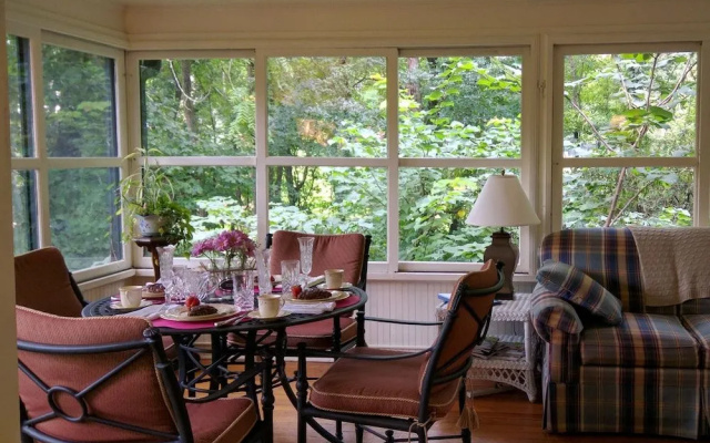 Pinecrest Bed & Breakfast