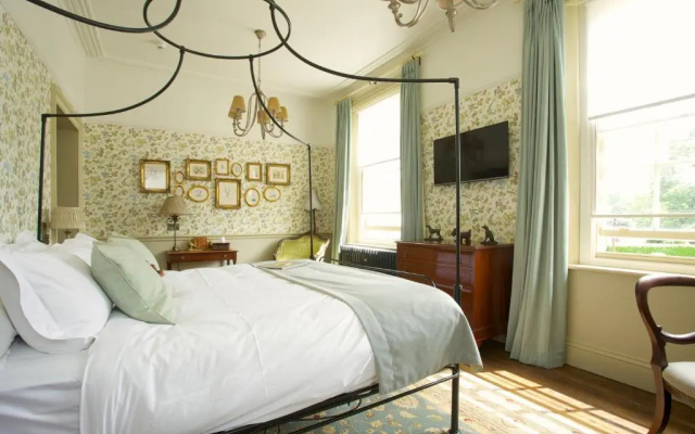 Crown Hotel