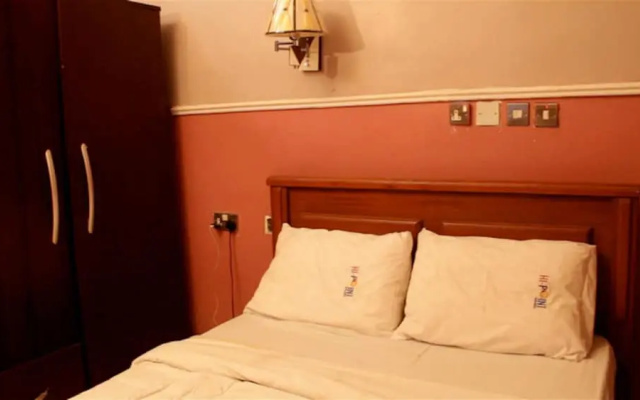 Hi Point Hotel And Suites