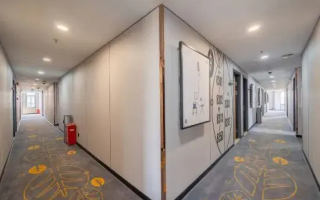 Mini Season Hotel (Shanghai Capitalong Dreams Yuanzhuang Park)