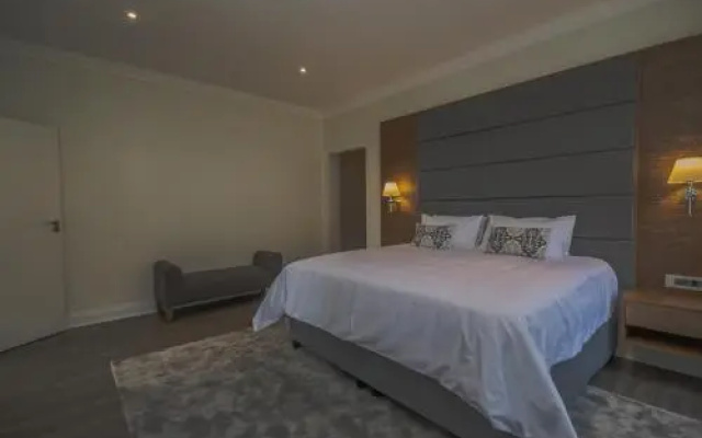 8 Tinderwood Lane