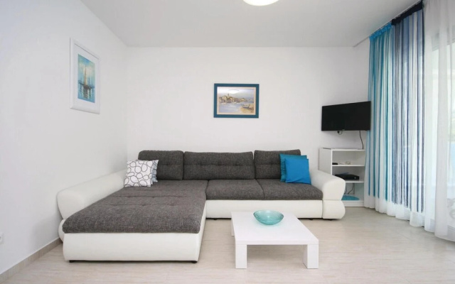 Nice Home in Grebastica With Wifi and 2 Bedrooms
