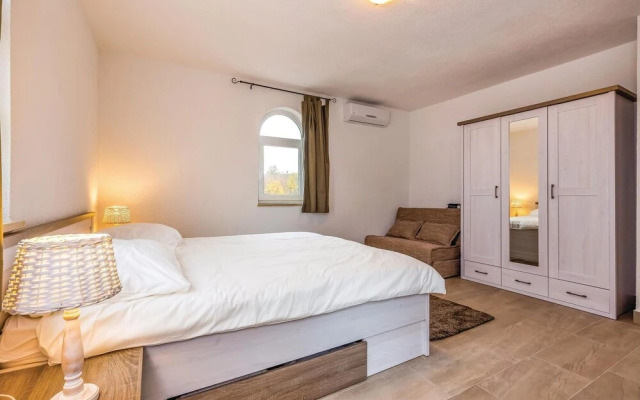 Beautiful Home in Barusici With Wifi and 3 Bedrooms