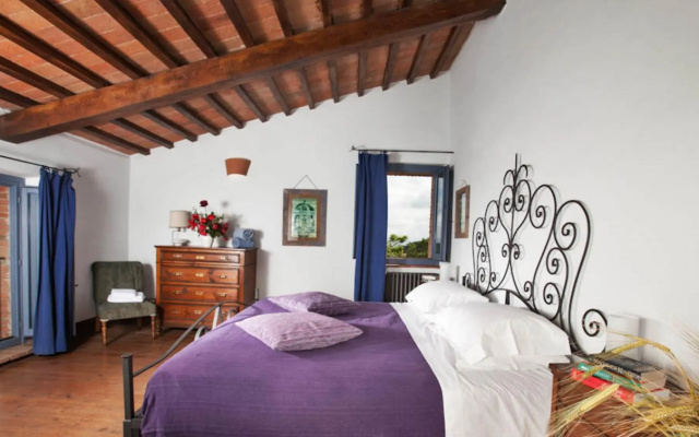 Independent Residence With 14 Beds in Montepulciano-podere Monti