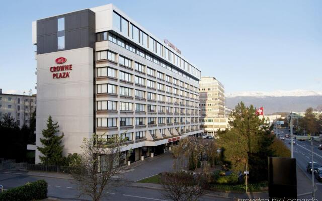 Отель Crowne Plaza Geneva Швейцария, Женева - отзывы, цены и фото номеров - забронировать отель Crowne Plaza Geneva онлайн вид на фасад