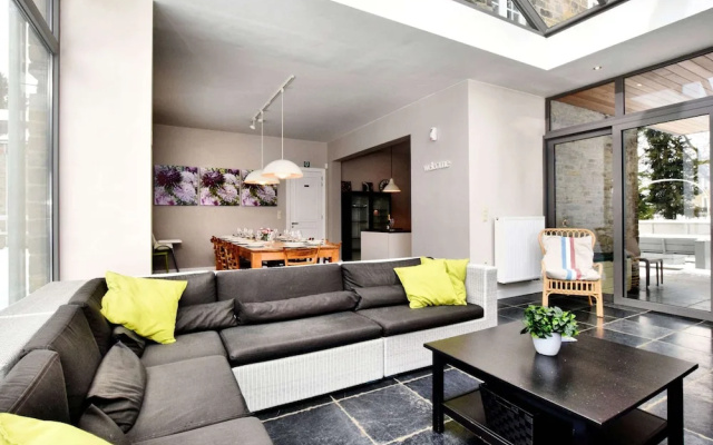 Luxurious Holiday Home in Courtil with Hot Tub