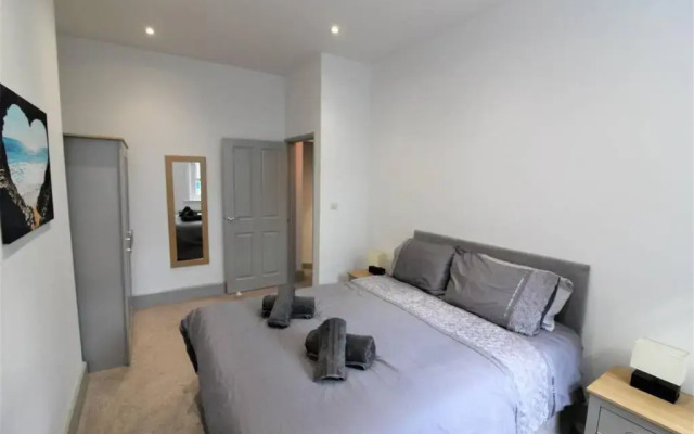 Spacious Central Chic Apartment - Simply Check In