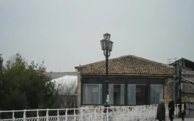 Apartment White Bridge