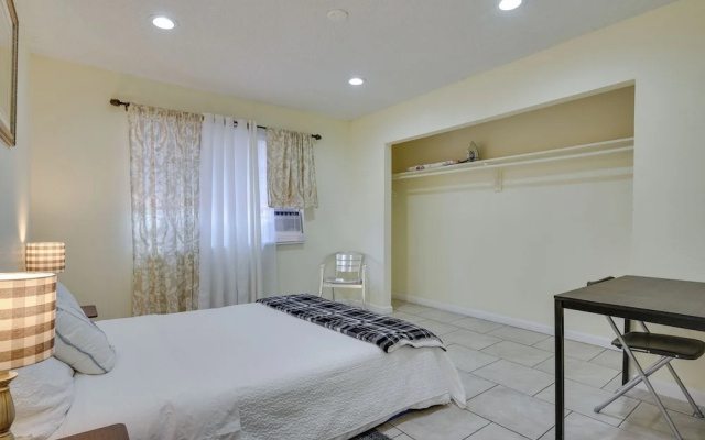 Whittier Duplex Unit Near Beaches & Hiking!
