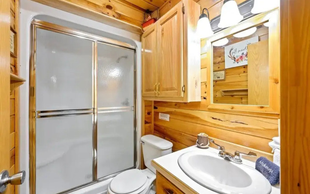 Cast Away Family Cabin with Hot Tub, Fireplace, and Kids Area by RedAwning
