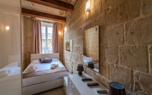 Tritoni harbour suites