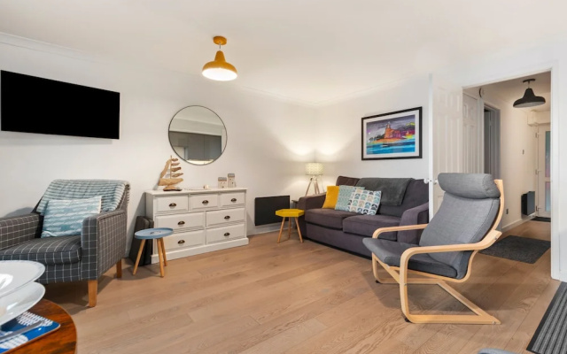 2 Beach Court - Direct Beach Access Sea Views