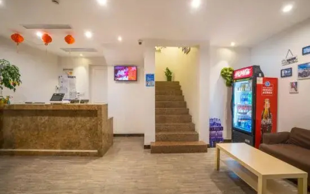 Shanghai Maritime Phoenix theme Hotel