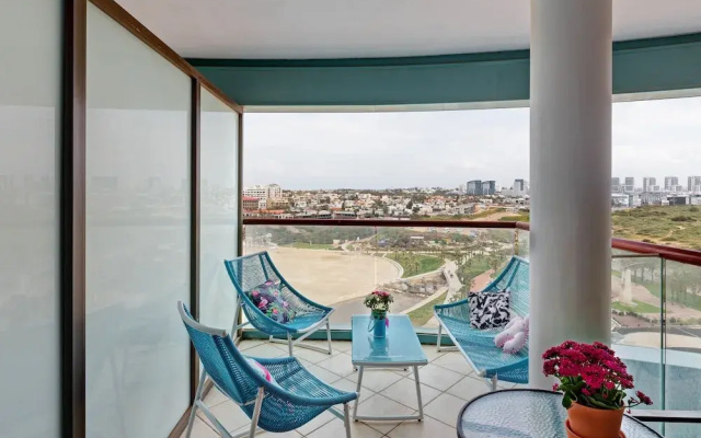 Beach Front Stylish Hugh 2DBR