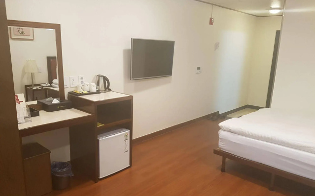Youngbin Hotel