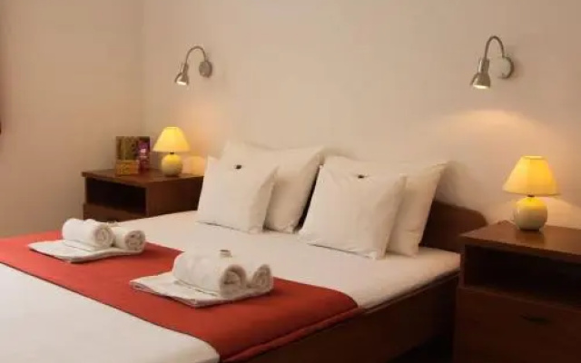 Uni-Hotel Dikotthon