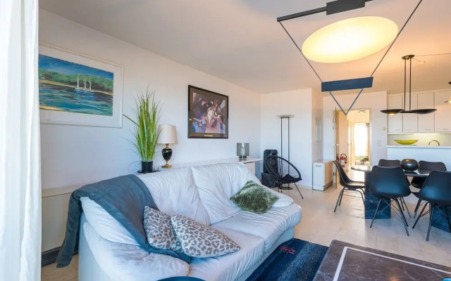 Apartment on the 4th Floor With Garage