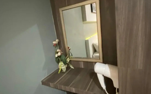 We Resident Hotel