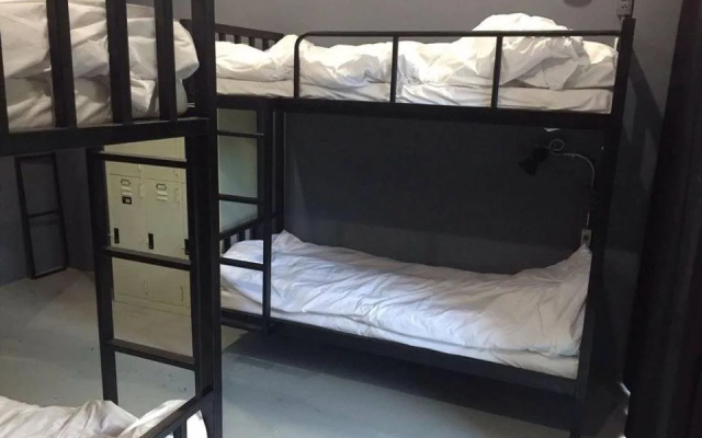 Nimman Nest Hostel & Cafe
