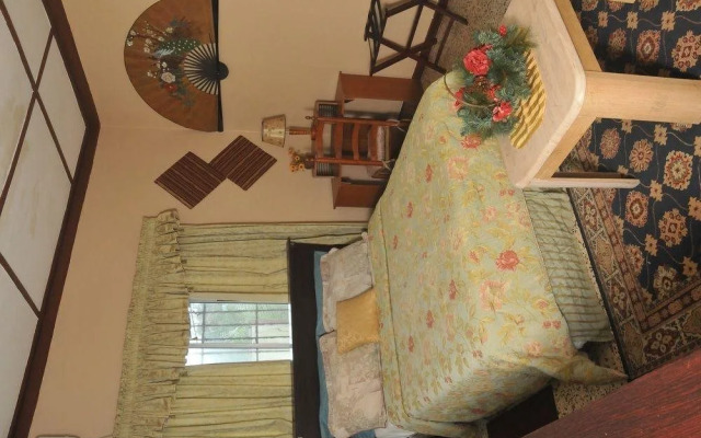 Mokos Bed & Breakfast