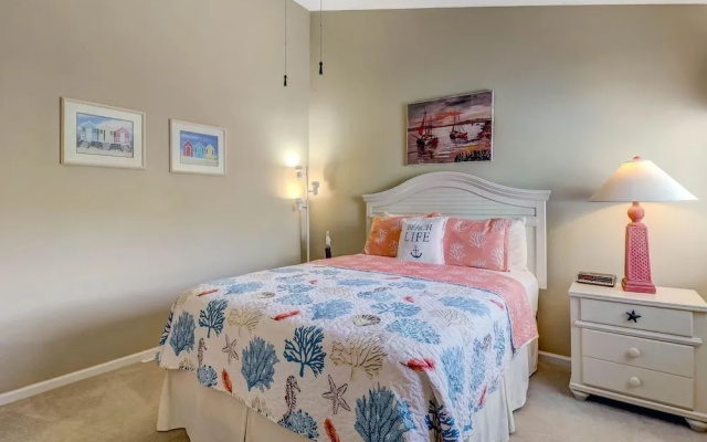 Dog Friendly Forest Ridge Condo Close to Beach by RedAwning