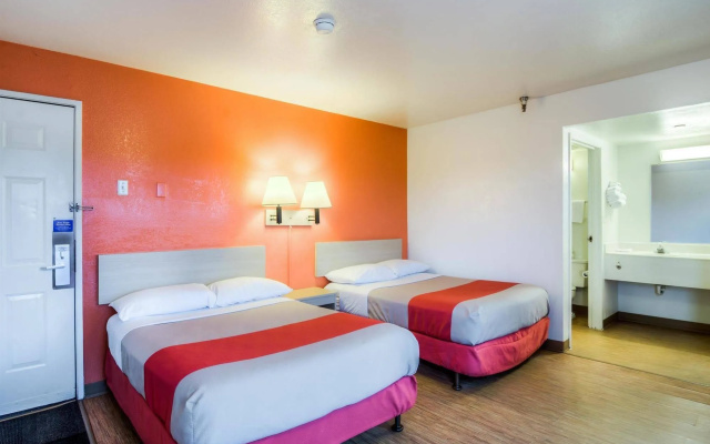 Motel 6 Chicago - Elk Grove