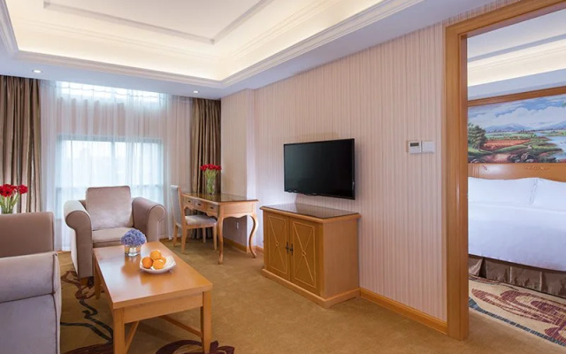 Vienna Hotel Shenzhen Dalang Clothing Base