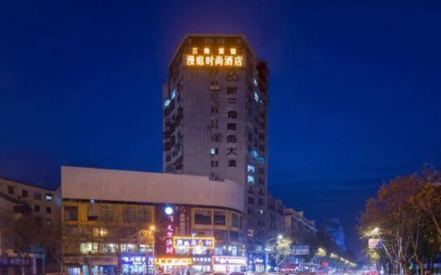 Manting Fashion Hotel (Yueyang Tower Scenic Area Branch)