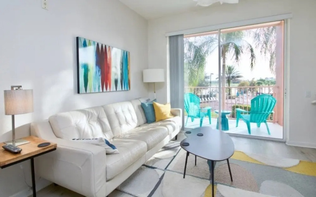 Lake View Treasure 2 Bedroom Condo by Redawning