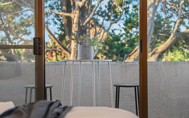 Auburun Designed 2 Bedrooms Home with Free Parking by KozyGuru