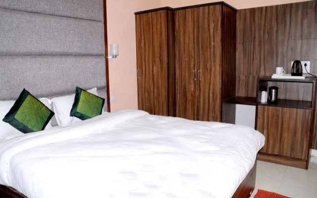 OYO 16006 Hotel Meedo's Grand