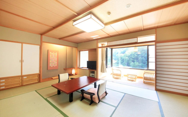 Ryotei Hanayura Ryokan