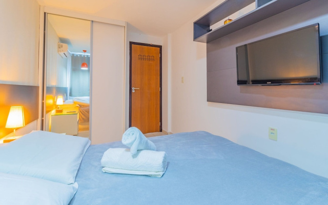 Porto Plaza #210 - Triple Flat by Carpediem
